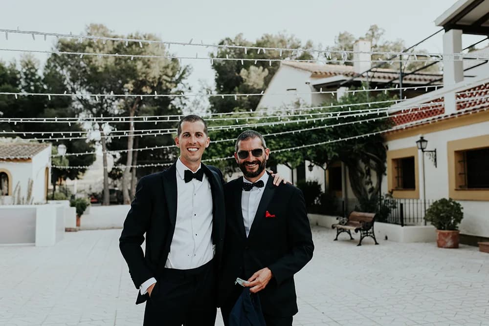 Un recuerdo junto a los invitados — Armando & Cristina