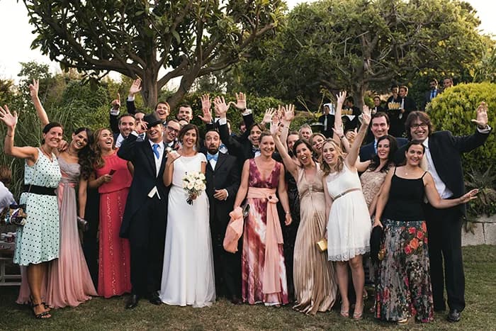 Un recuerdo junto a los invitados — Fátima & Luis