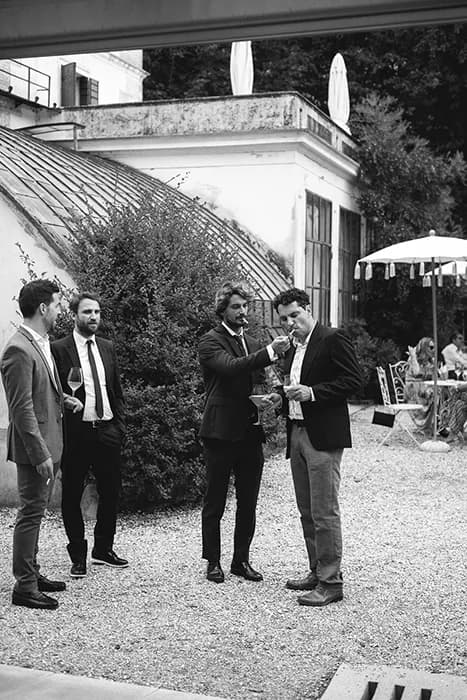 Un recuerdo junto a los invitados — Giacomo & Analisa