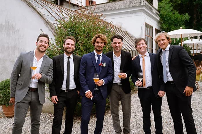 Un recuerdo junto a los invitados — Giacomo & Analisa