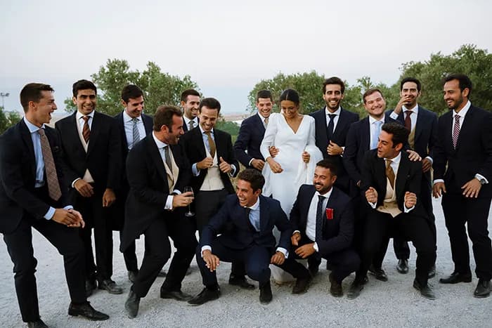 Un recuerdo junto a los invitados — Mónica & Lucas